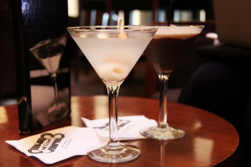 boite-nuit-COURMES-min_martini_bar_lychee_chocolate_alcohol_liquor_happy_hour_happy-910161